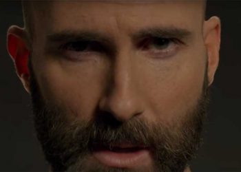 Adam Levine (Maroon 5) dalam klip 'Memories' | Youtube.com